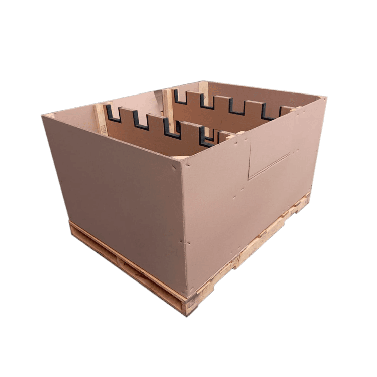Media caja de cartón con ventanas, peines con cavidades cubiertas de eva, refuerzos y tarima de madera con HT